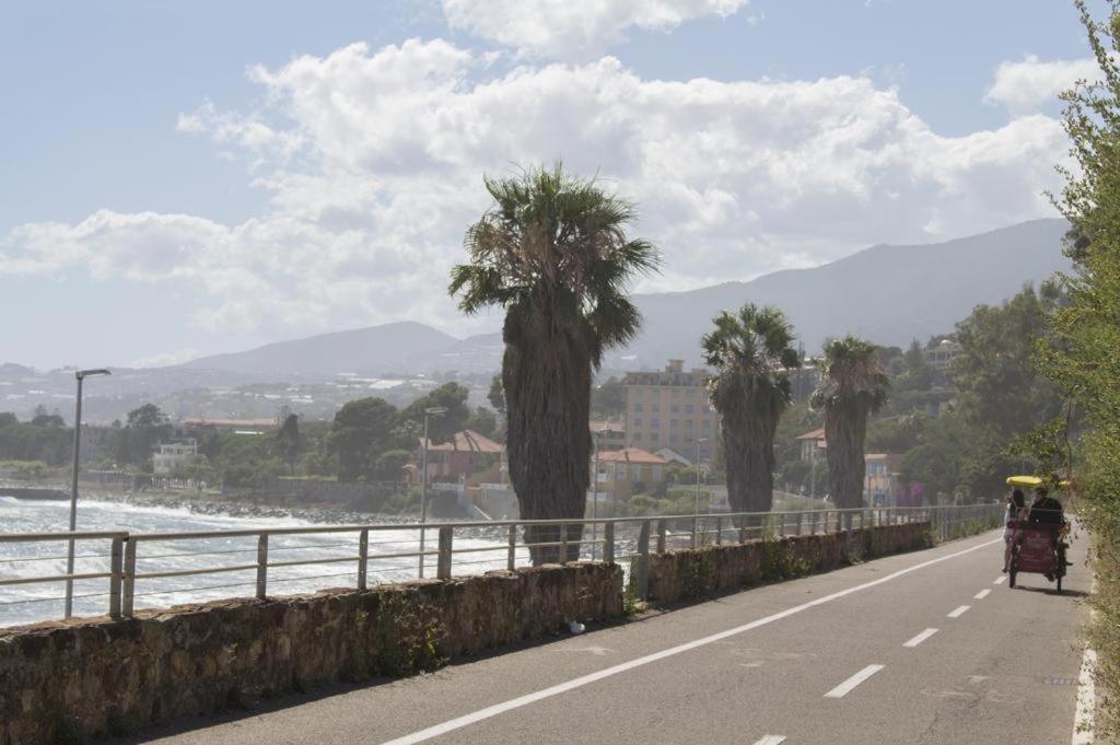 Petit Avec Classe San Remo Buitenkant foto