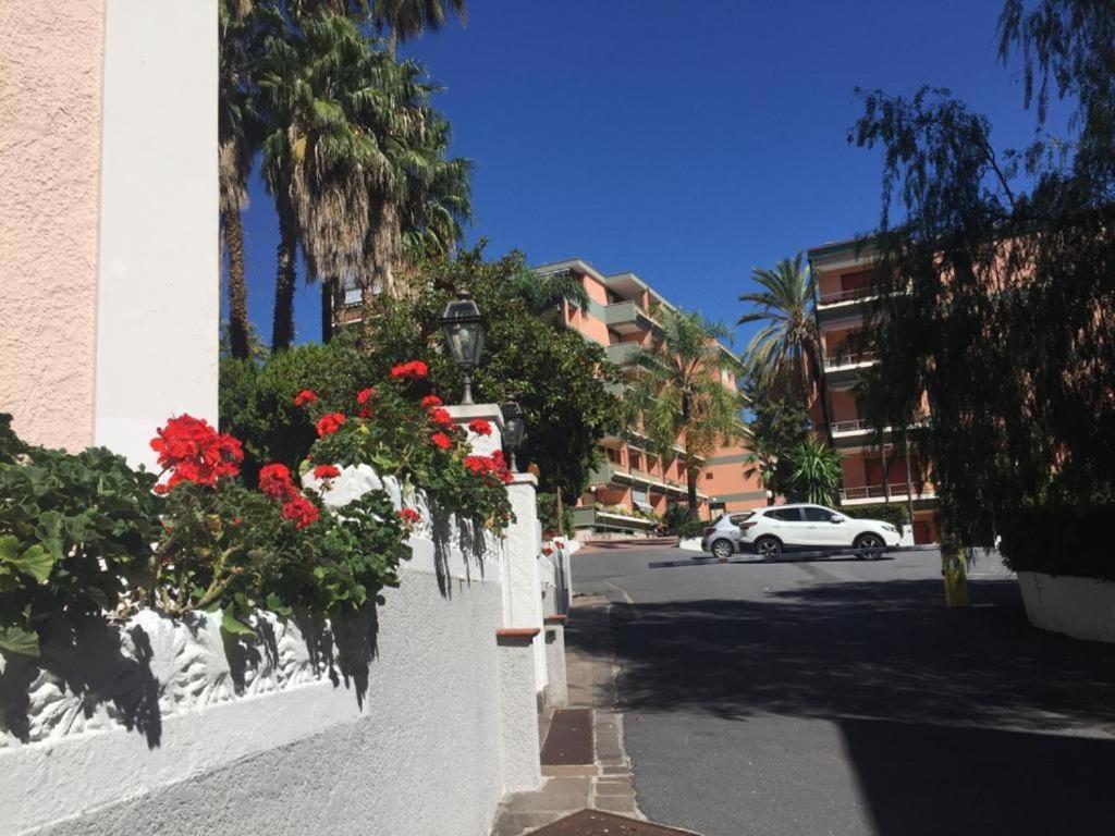 Petit Avec Classe San Remo Buitenkant foto
