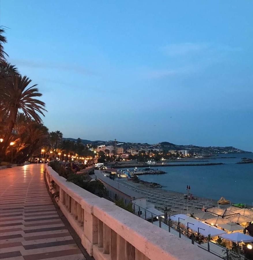 Petit Avec Classe San Remo Buitenkant foto