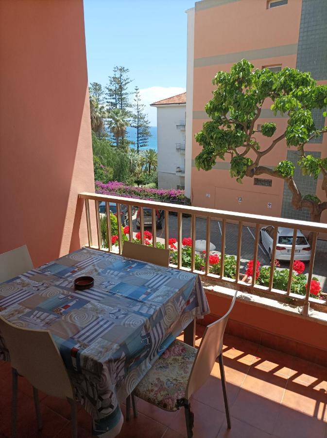 Petit Avec Classe San Remo Buitenkant foto